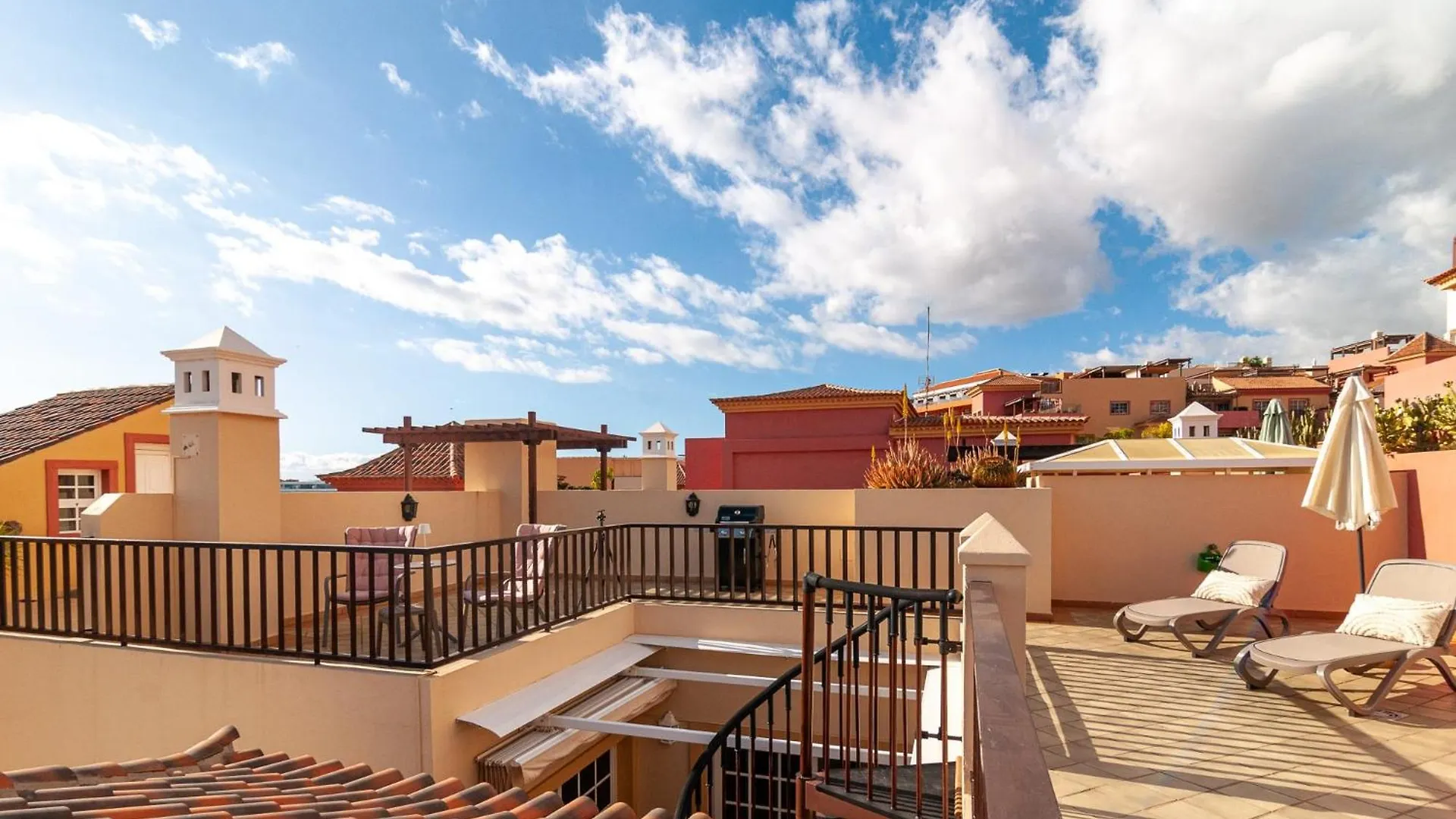 Beautiful 2 Bedroom Penthouse Terrazas Del Duque Costa Adeje  Costa Adeje (Tenerife)
